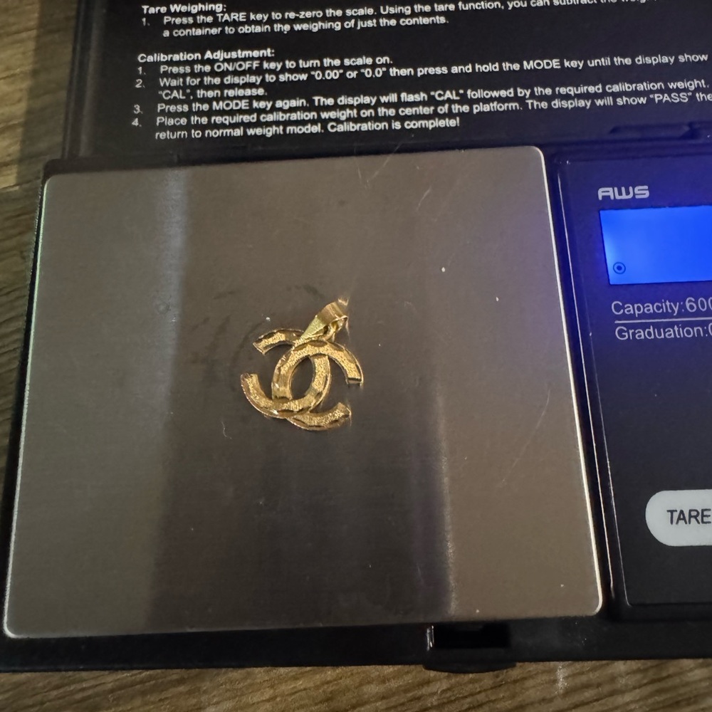 C PENDANT IN 21k gold.